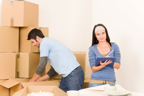 Expert tips for a smooth move with a modern moving truck in Shoreditch